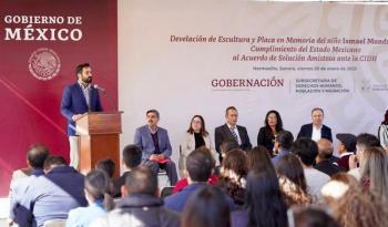 Devela Estado mexicano escultura y placa en memoria de Ismael Mondragón Molina, niño fallecido en Hospital Infantil de Sonora