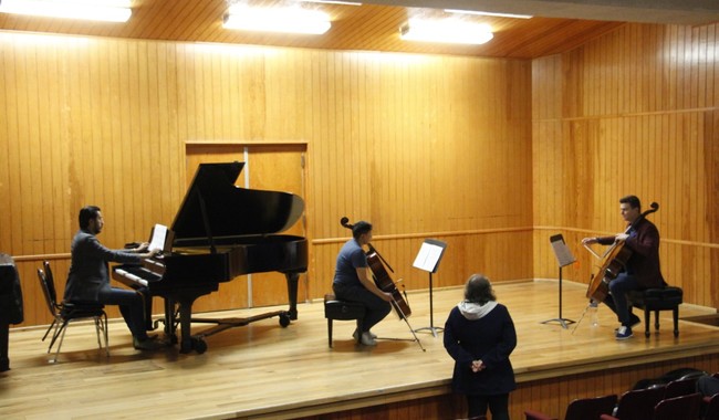 Estudiantes del Conservatorio Nacional de Música fortalecen preparación musical con el violonchelista Johannes Raab