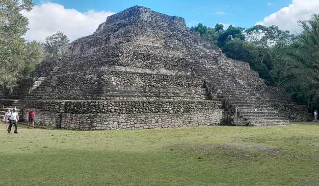 Avanza el Programa de Mejoramiento de Zonas Arqueológicas en Oxtankah y Chacchoben, al sur de Quintana Roo