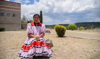 Promotoras culturales y artesanas invitan a reflexionar sobre la salvaguardia y los derechos de la lengua materna en conversatorio