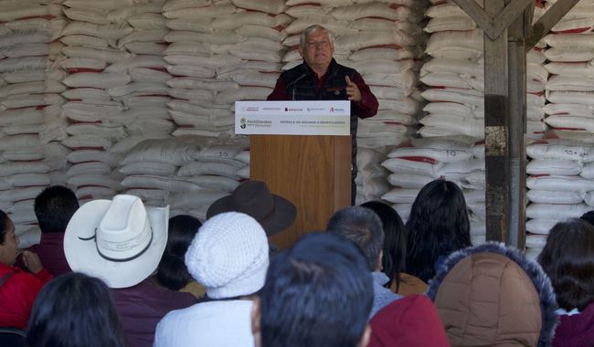 Secretario de Agricultura entrega fertilizante gratuito a productores en el Estado de México y avanza en meta de un millón de toneladas