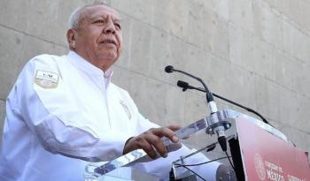 Comisionado del INM encabeza ceremonia de honores a la Bandera Nacional en la Secretaría de Gobernación