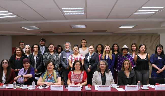 Realizan mesa de diálogo sobre la participación social de las mujeres indígenas a través del arte