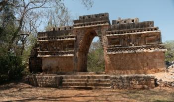 Creación de museos y unidades de servicios en la región Puuc para fortalecer su patrimonio arqueológico