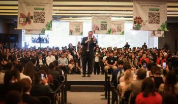 SRE anuncia nuevo servicio para agendar citas de pasaporte en México por WhatsApp