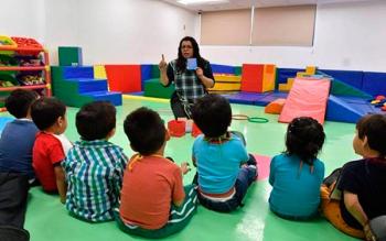 Reconociendo la importancia de las educadoras en el desarrollo integral de los infantes