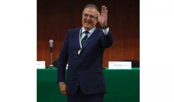 Canciller Marcelo Ebrard Recibe Doctorado Honoris Causa del INAP por su Trayectoria en el Servicio Público