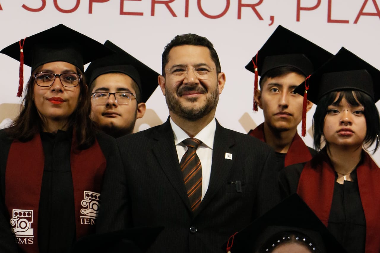 Martí Batres destaca importancia de la educación en la graduación del IEMS Iztapalapa V