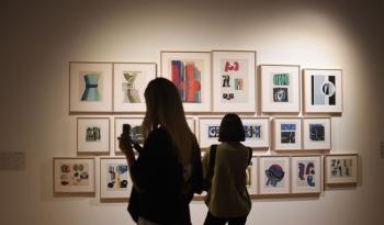 Helen Escobedo: Ambientes Totales - Una mirada única a la obra de la emblemática artista mexicana
