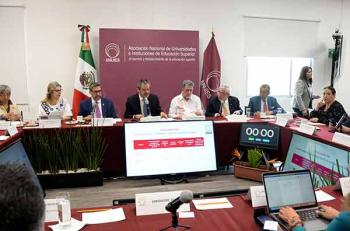 Reconocimiento a Enrique Graue por Liderazgo en Educación Superior otorgado por ANUIES