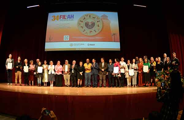 Libro 'UNAM: 100 años de Muralismo' recibe premio Antonio García Cubas 2023