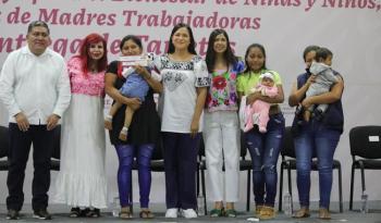 Entrega de tarjetas del programa de apoyo para el bienestar de niñas y niños en Campeche