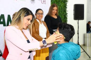 El Gobierno Estatal de San Luis Potosí entrega 300 lentes gratuitos a niñas y niños