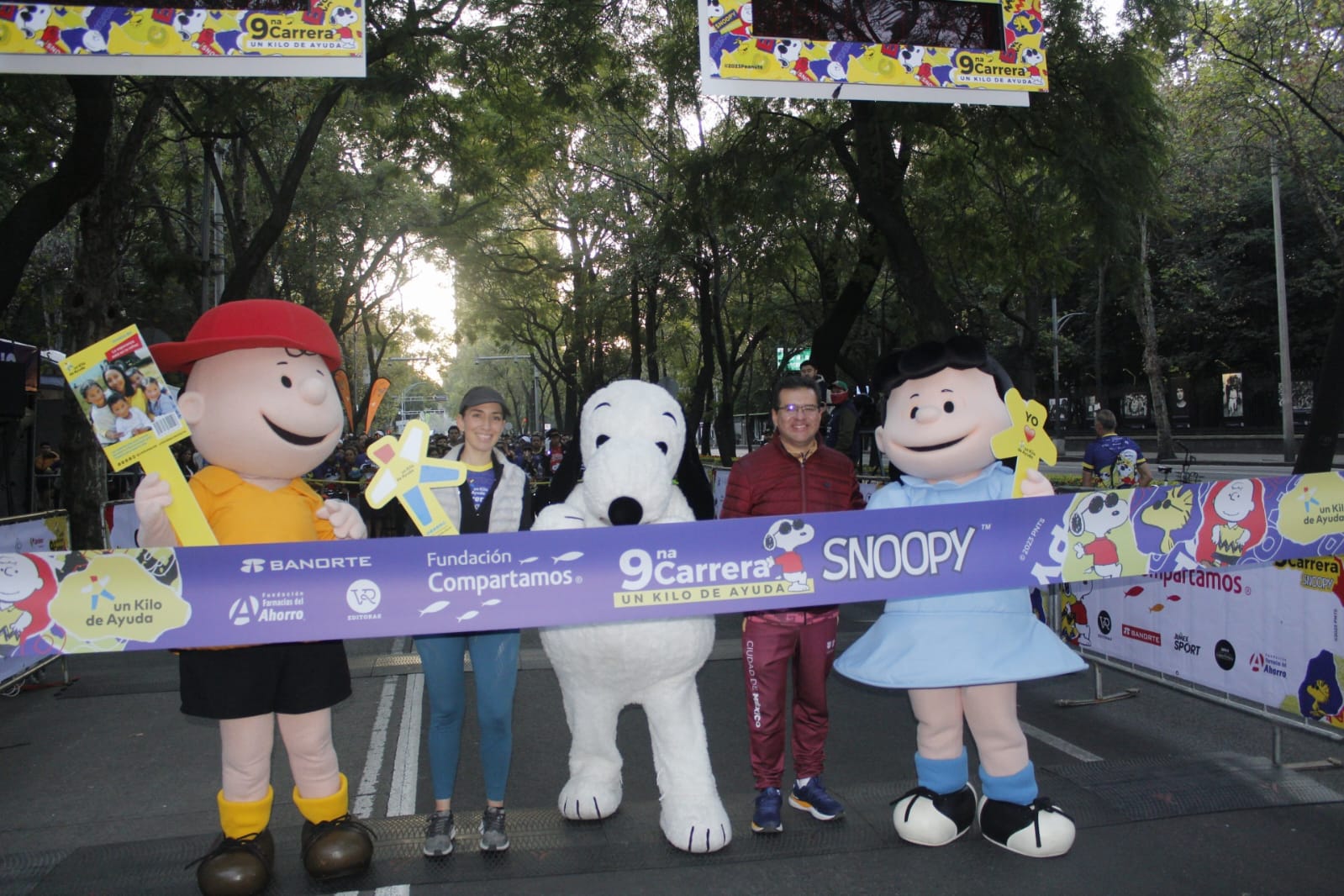 Julio Pérez Guzmán da Inicio a la 9na Carrera Un Kilo de Ayuda Snoopy en CDMX
