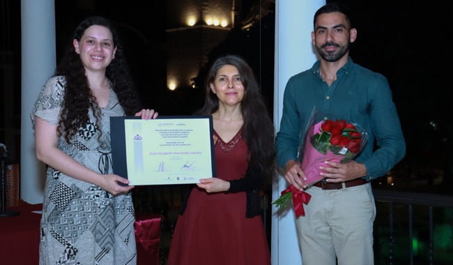 Zoila Elizabeth Hernández Apráez recibe el premio bellas artes de cuento infantil Juan de la Cabada 2023