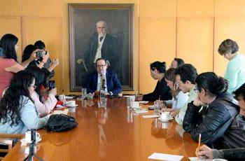 Cuidar y no agredir a la UNAM, destaca el rector Lomelí en encuentro con medios