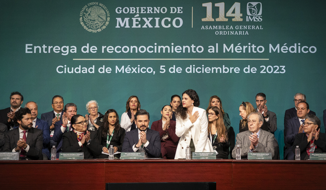 Zoé Robledo destaca logros y compromisos en la 114 asamblea general del IMSS