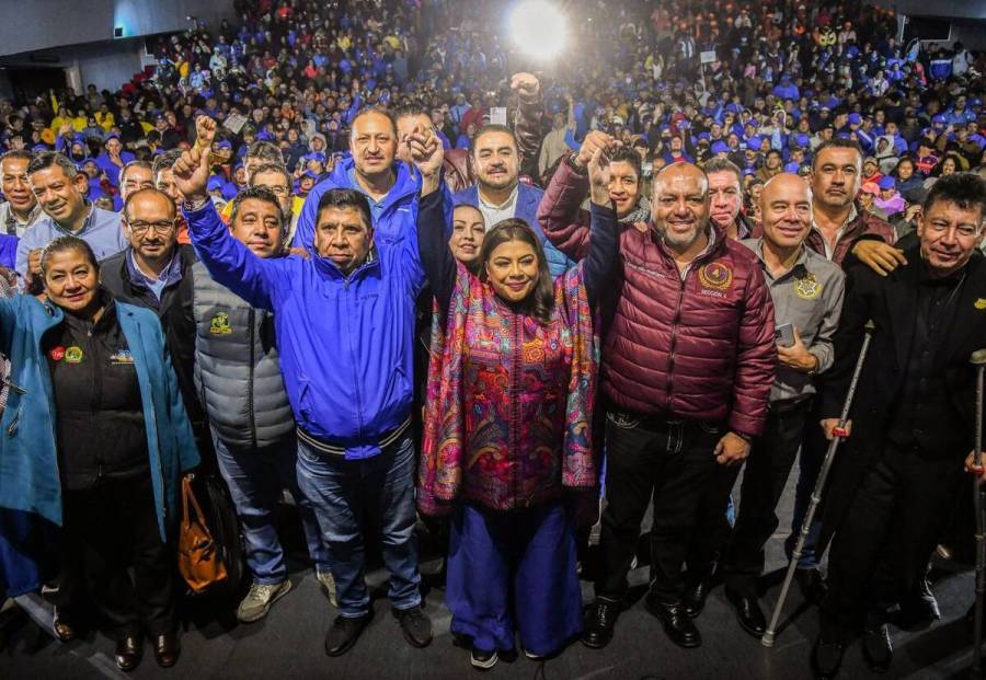Clara Brugada celebra apoyo del sindicato en medio de huelga en el teatro blanquita 