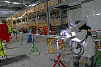 Incidente en Gigafactory de tesla robot ataca a ingeniero en Texas