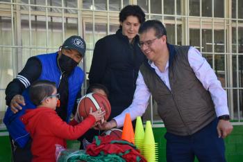 INDEPORTE y liga Telmex Telcel entregan kits deportivos en escuelas de CDMX