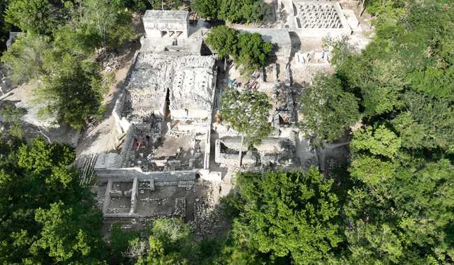Descubren función militar de la casa de los escudos en Chichén Itzá durante restauración arqueológica
