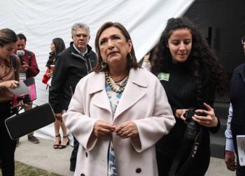 Xóchitl Gálvez escucha inquietudes de migrantes en Nueva York desencanto por promesas incumplidas