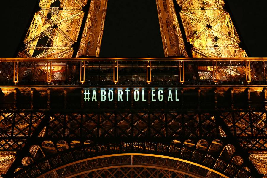 Francia incluye el derecho al aborto en su Constitución: una victoria histórica