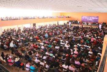 Azucena Cisneros: mujeres no pediremos permiso para transformar a Ecatepec 