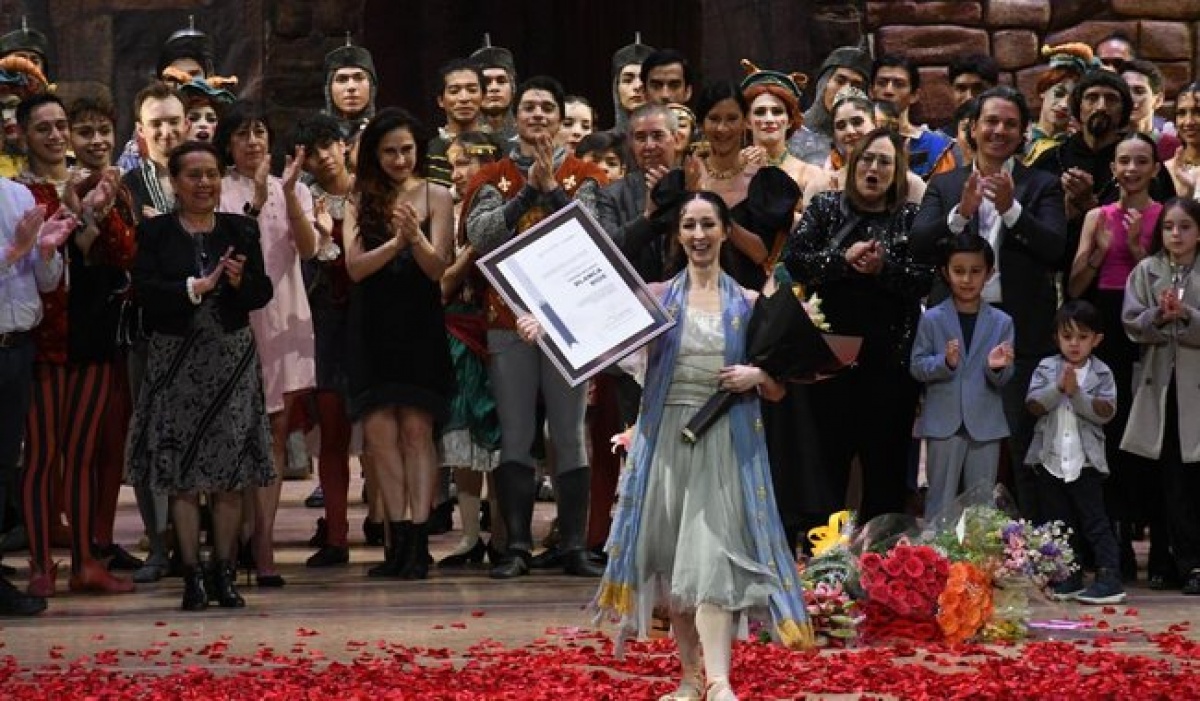 Emotiva despedida de Blanca Ríos en la conclusión de La Esmeralda en el Palacio de Bellas Artes