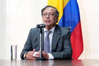 Gustavo Petro advierte a disidentes de FARC: paz o morir abatidos como Pablo Escobar