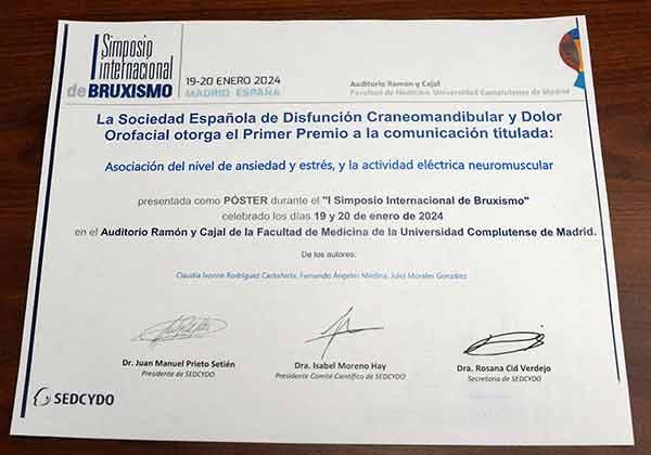 UNAM recibe premio por innovación en detección de bruxismo con electromiógrafo digital