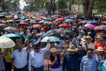 Profesores de la CNTE bloquean vías de la ciudad en protesta por reunión con AMLO