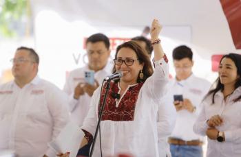 Azucena Cisneros Coss realiza su primer cierre de campaña   