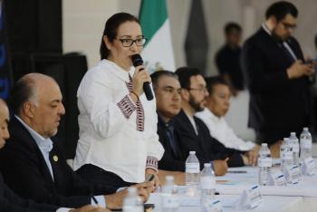 Promete Azucena Cisneros transparencia y diálogo permanente con empresarios  
