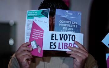 Mexicanos en EE.UU. Votan en Elecciones Presidenciales de México Pese al Olvido de Candidatos
