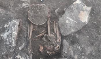 Hallazgos arqueológicos en el Tramo 7 del Tren Maya: 26 entierros y tres lápidas descubiertas