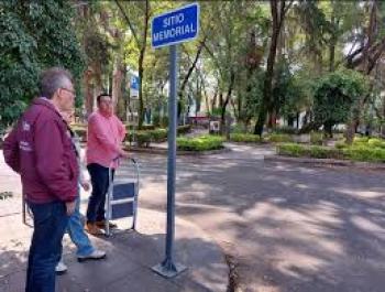 Conmemoran el Halconazo de 1971 con señalética en Circular de Morelia 8 como sitio de memoria