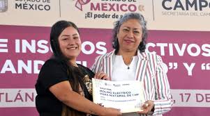 Entrega de apoyos para el campo en Texcaltitlán beneficia a mil 800 campesinos
