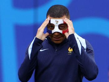 La Máscara de Mbappé: ¿Estará Listo para Enfrentar a Países Bajos en la Eurocopa 2024?
