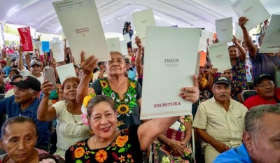 Entrega histórica de escrituras en Huatulco, Oaxaca: más de mil familias aseguran su patrimonio