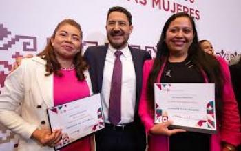 Jefe de Gobierno reconoce a Abogadas de las Mujeres y anuncia foros sobre rentas en CDMX