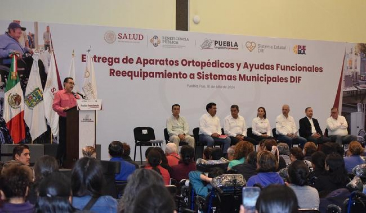 Entregan apoyos funcionales a más de mil habitantes de Puebla con discapacidad