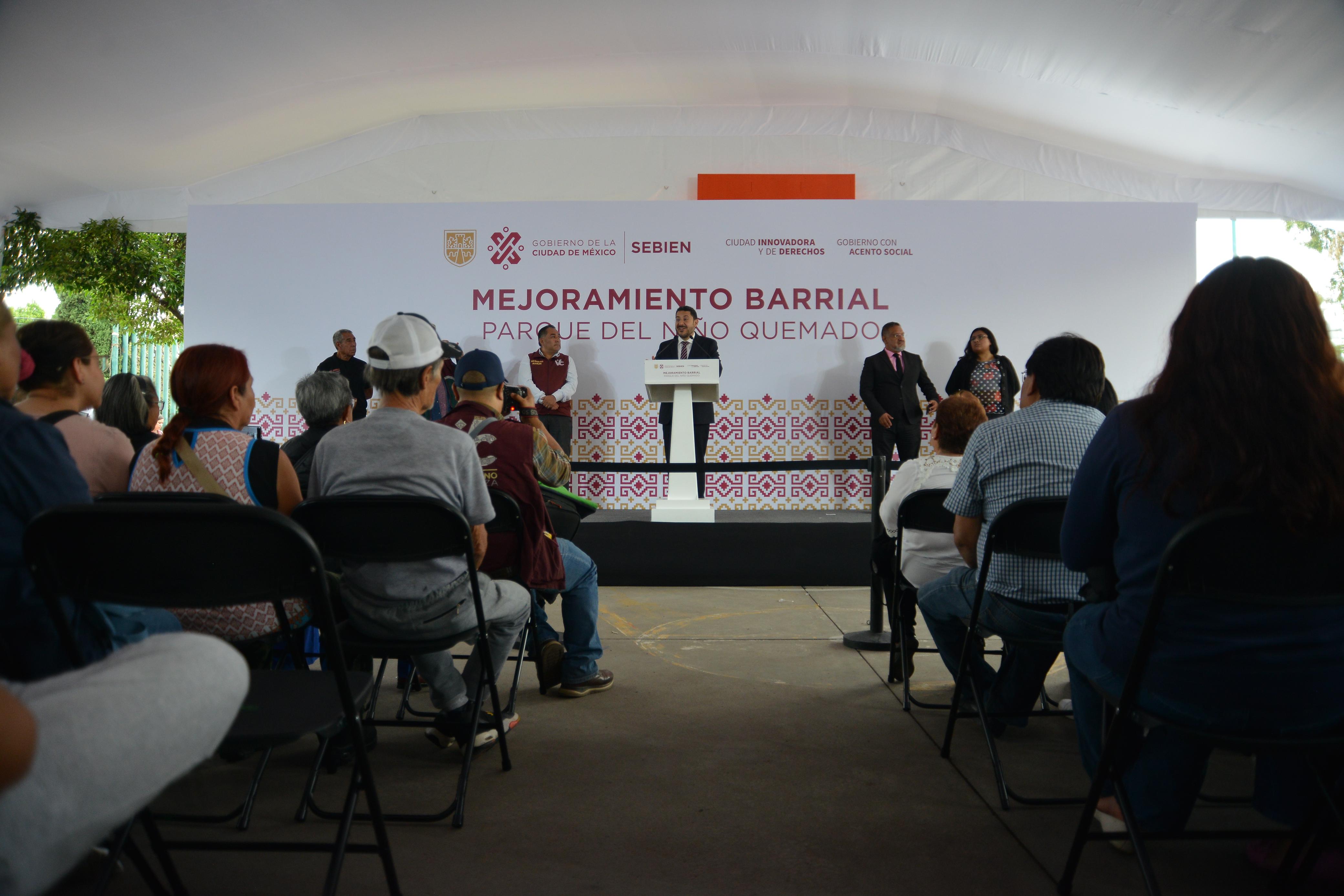 Martí Batres supervisa rehabilitación del Parque del Niño Quemado en Peñón de los Baños