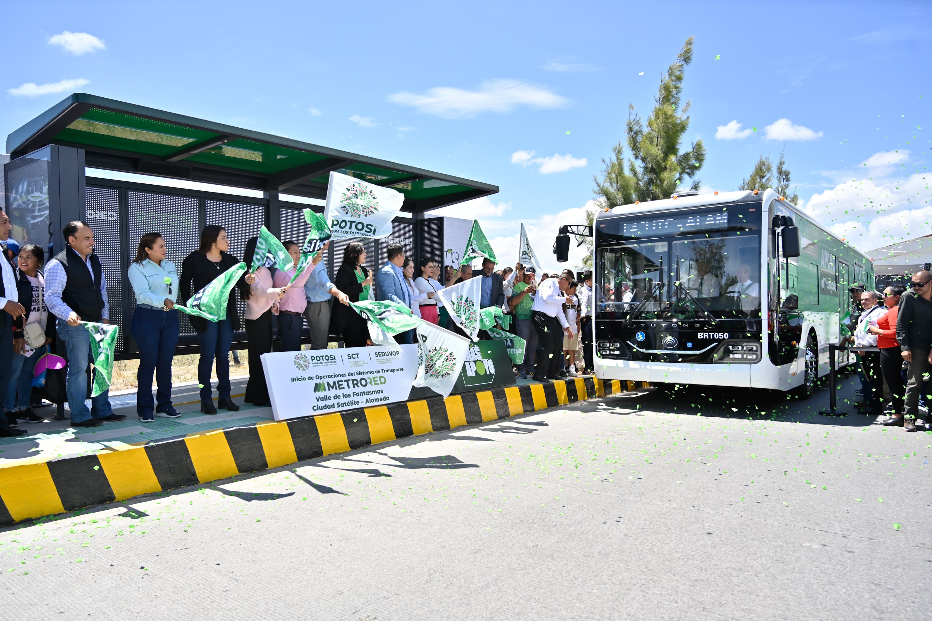 Familias de San Luis Potosí agradecen a Ricardo Gallardo por nueva ruta de MetroRed