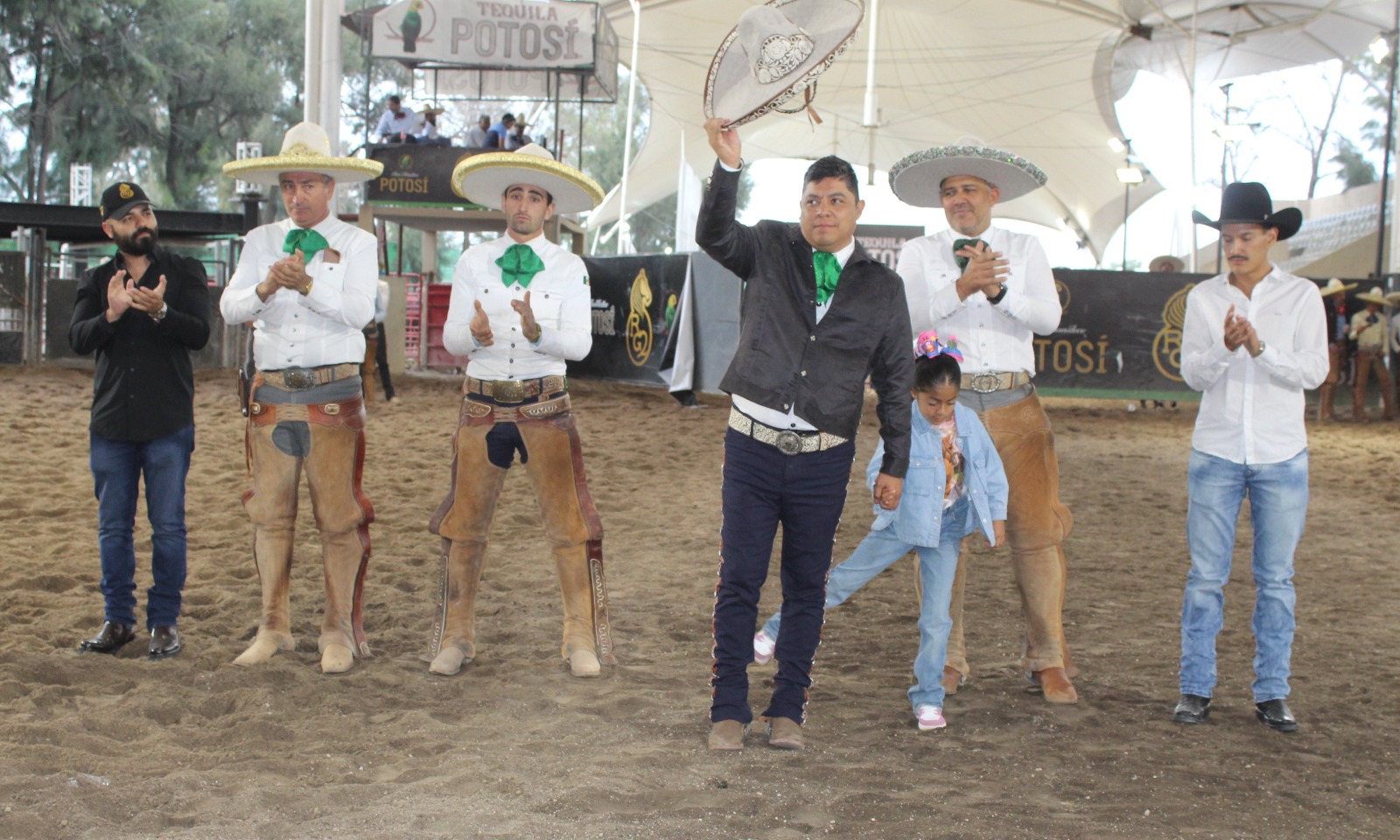 Ricardo Gallardo premia a los ganadores del Torneo Charro de la Fenapo 2024 y reitera apoyo a la charrería