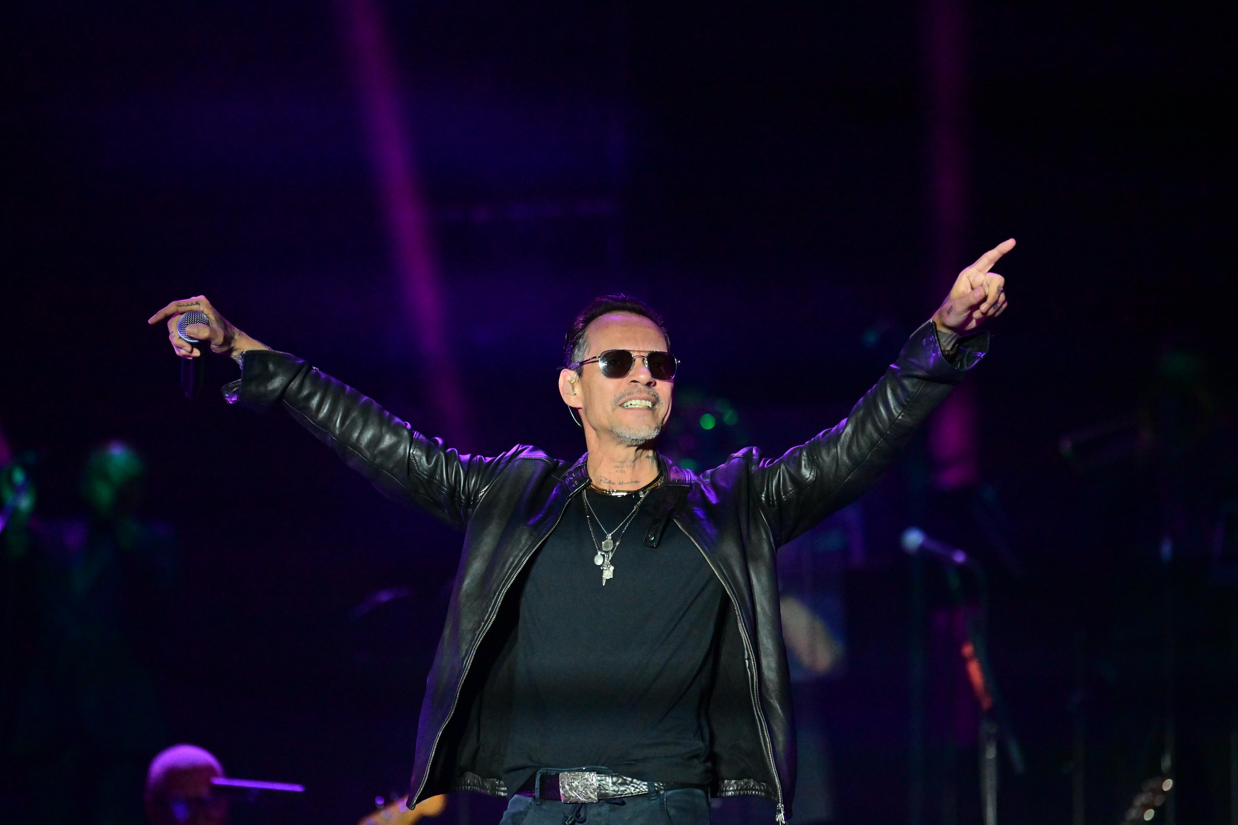 Marc Anthony Enciende el Teatro del Pueblo con un Concierto Inolvidable y Energético