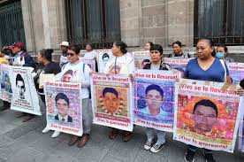 Familiares de Ayotzinapa suspenden reuniones con el gobierno por falta de avances