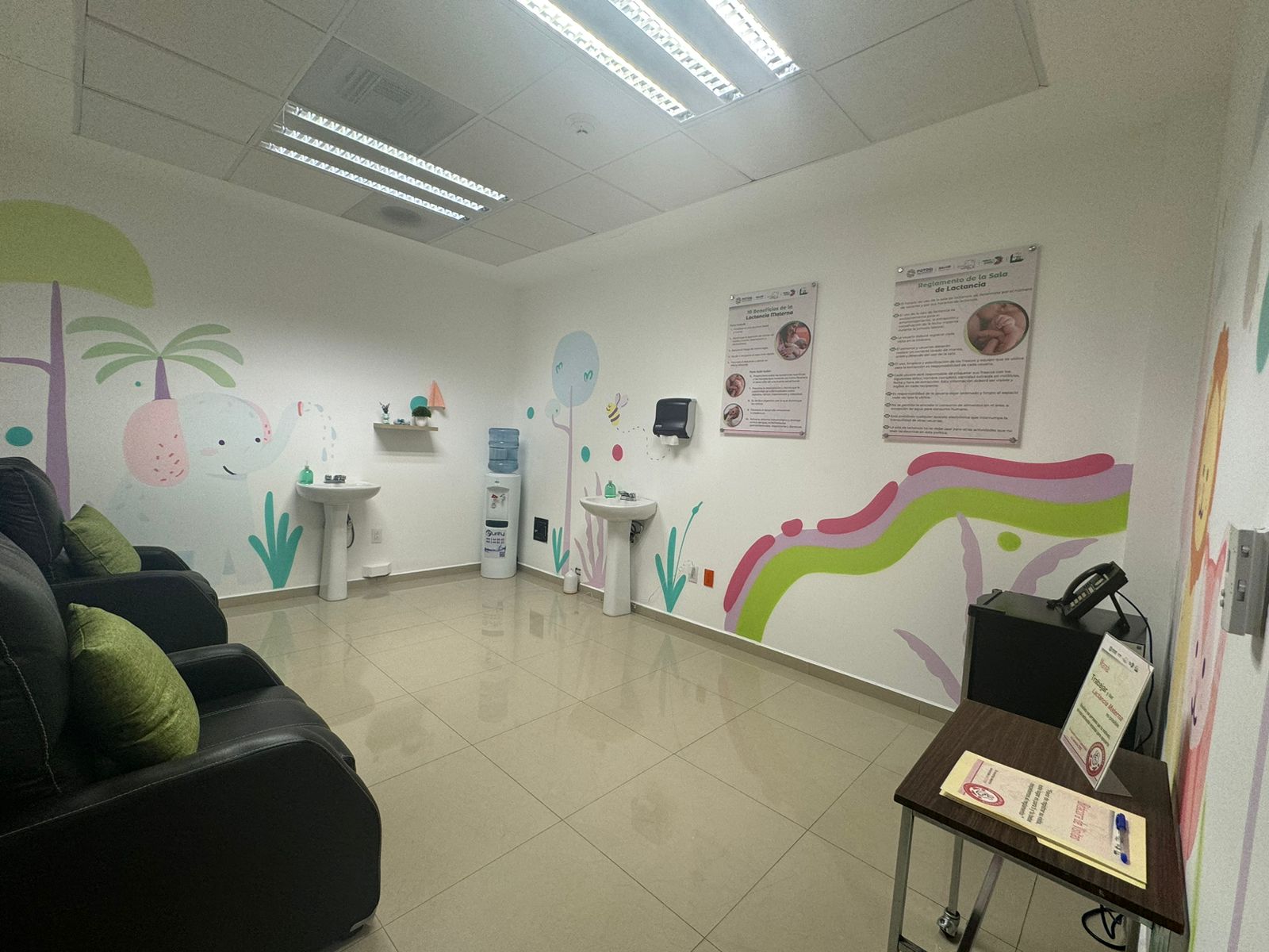 Gobierno estatal inaugura Sala de Lactancia en la Secretaría de Salud para apoyar a madres trabajadoras y visitantes