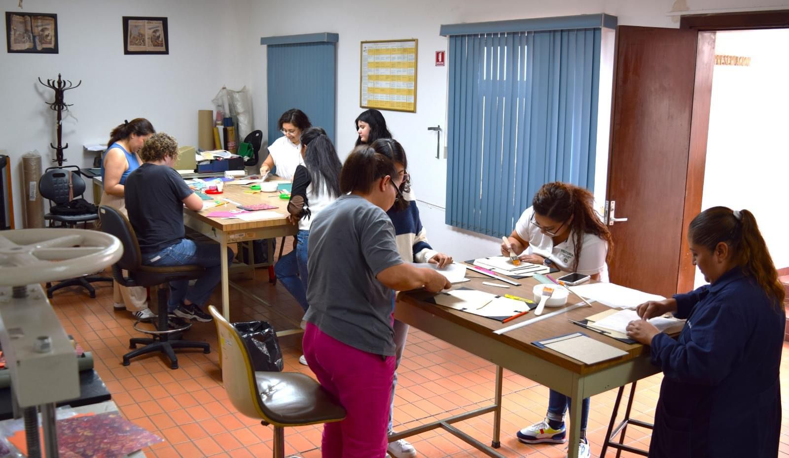 Taller de encuadernación artesanal en San Luis Potosí fortalece la preservación histórica