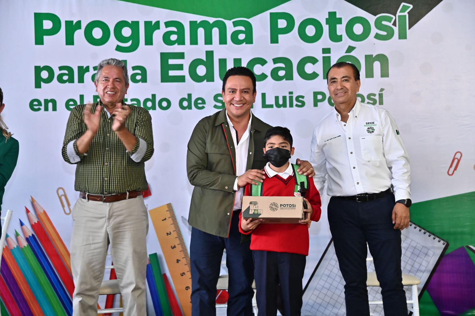 Familias de Salinas reciben apoyo escolar con el programa Potosí para la Educación